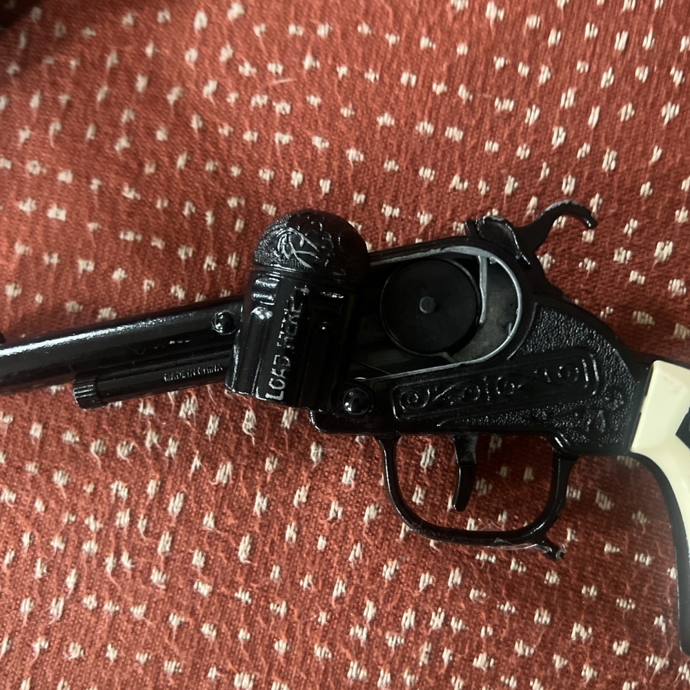 Hubley Plastic & Metal Toy Cap Gun, black uses cap rolls w/holster "H" on handle - Picture 2 of 4